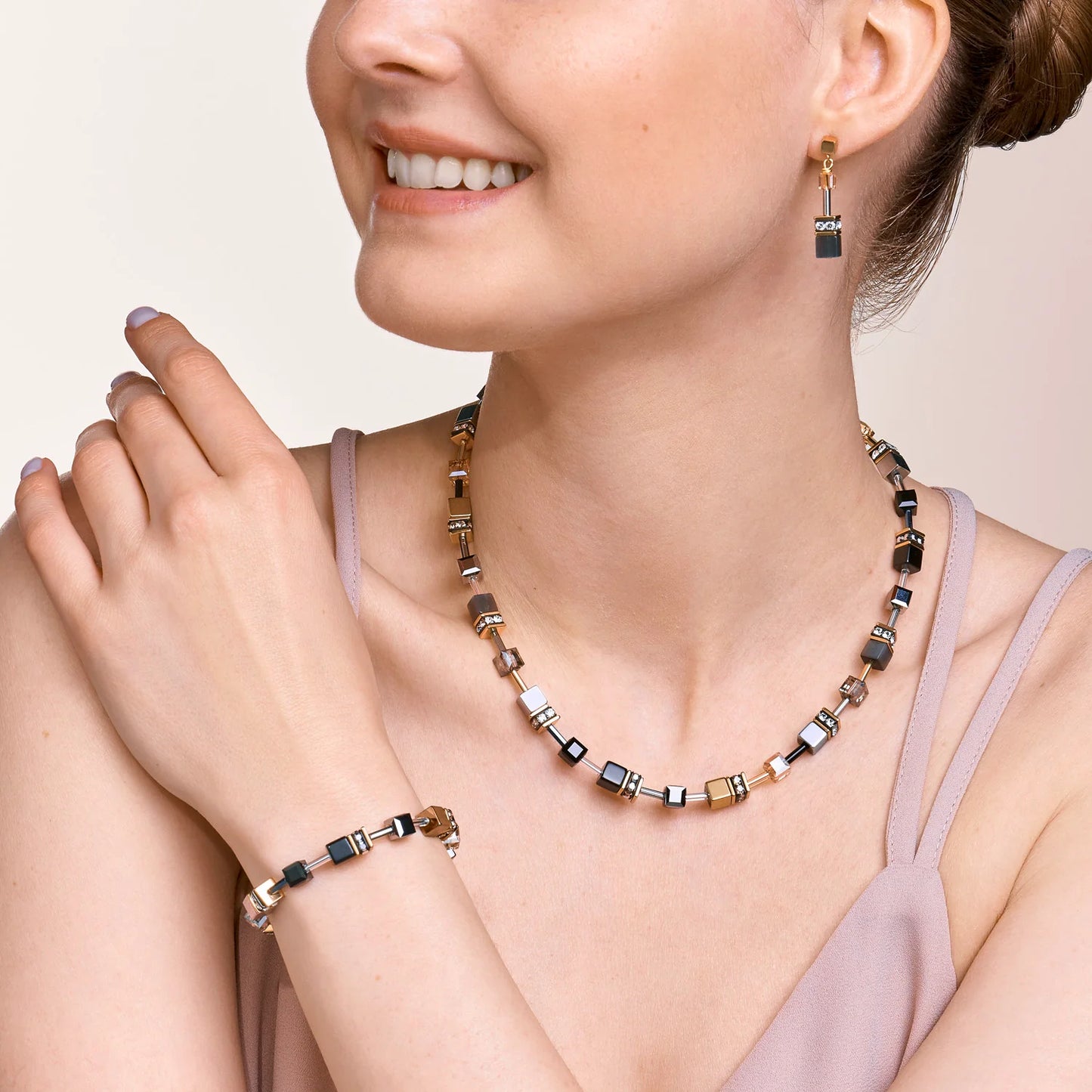 Collar GEOCUBE® Negro y Dorado