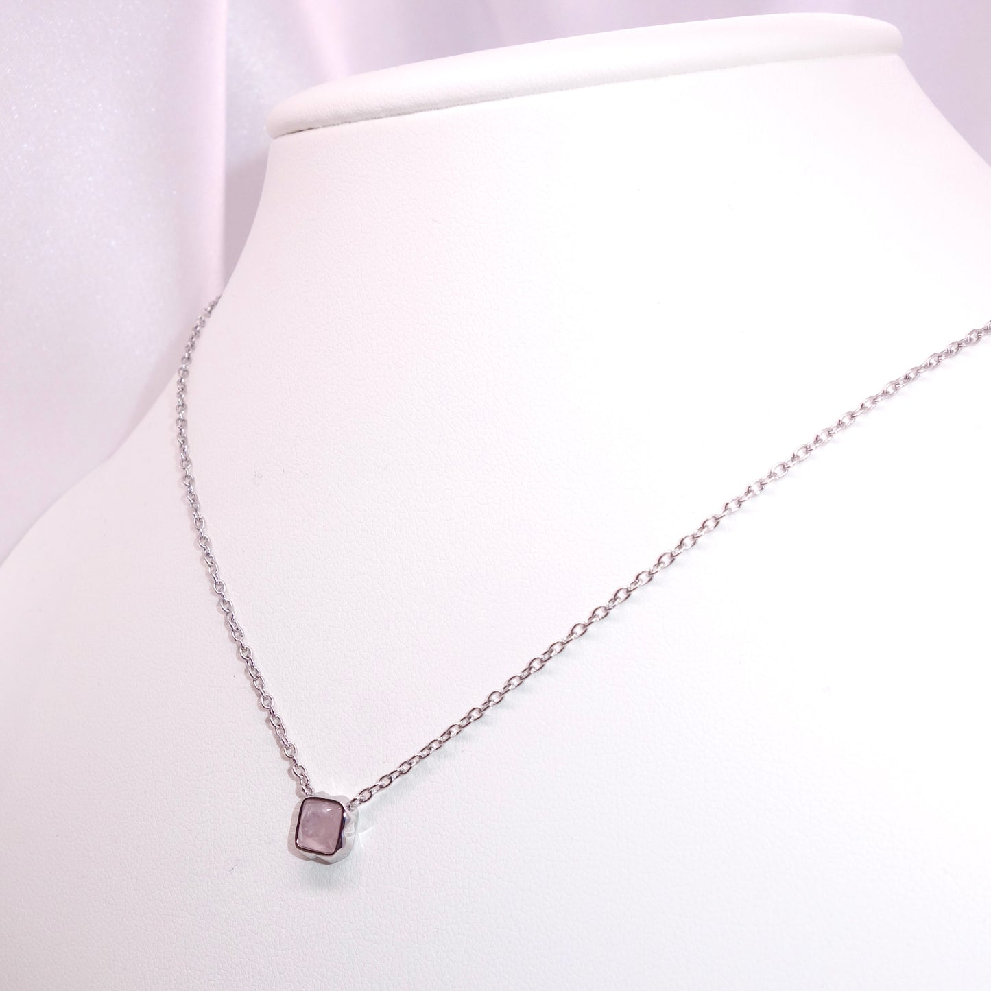 Collar con piedra natal de octubre, cuarzo rosa y plata