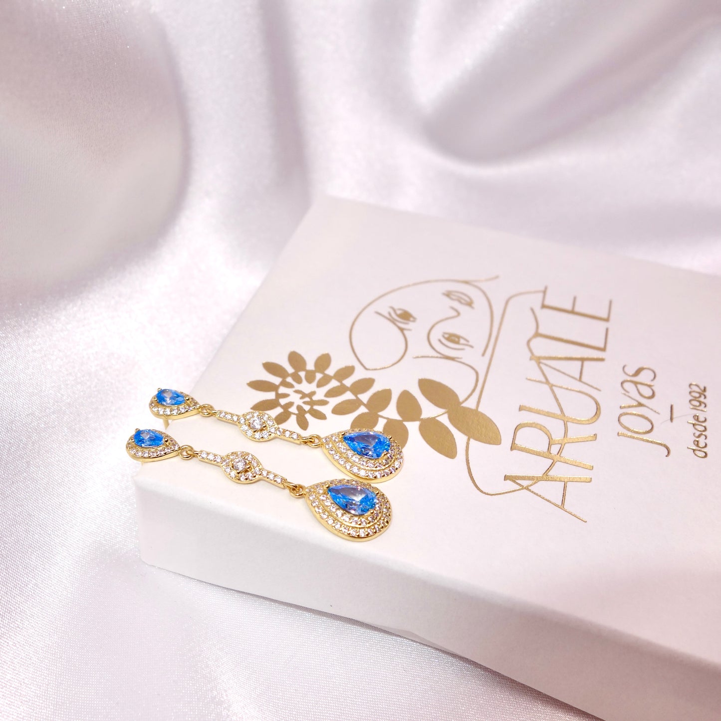 Pendientes de Plata Largos con Chapado 18K y Circonitas Azules