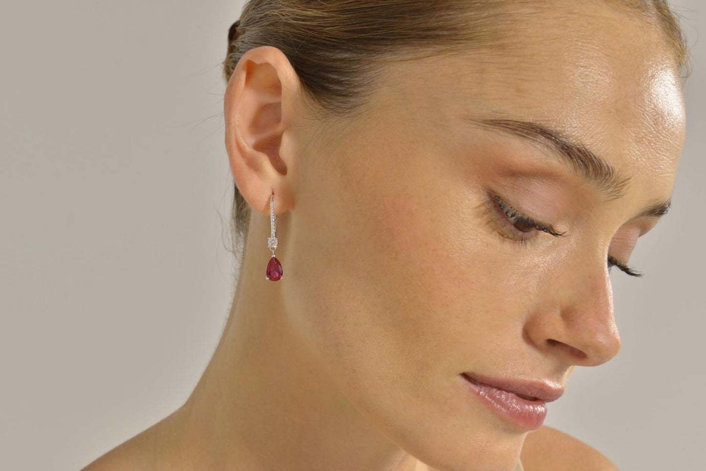 Pendientes Plata Rodiada Rubí y Circonitas