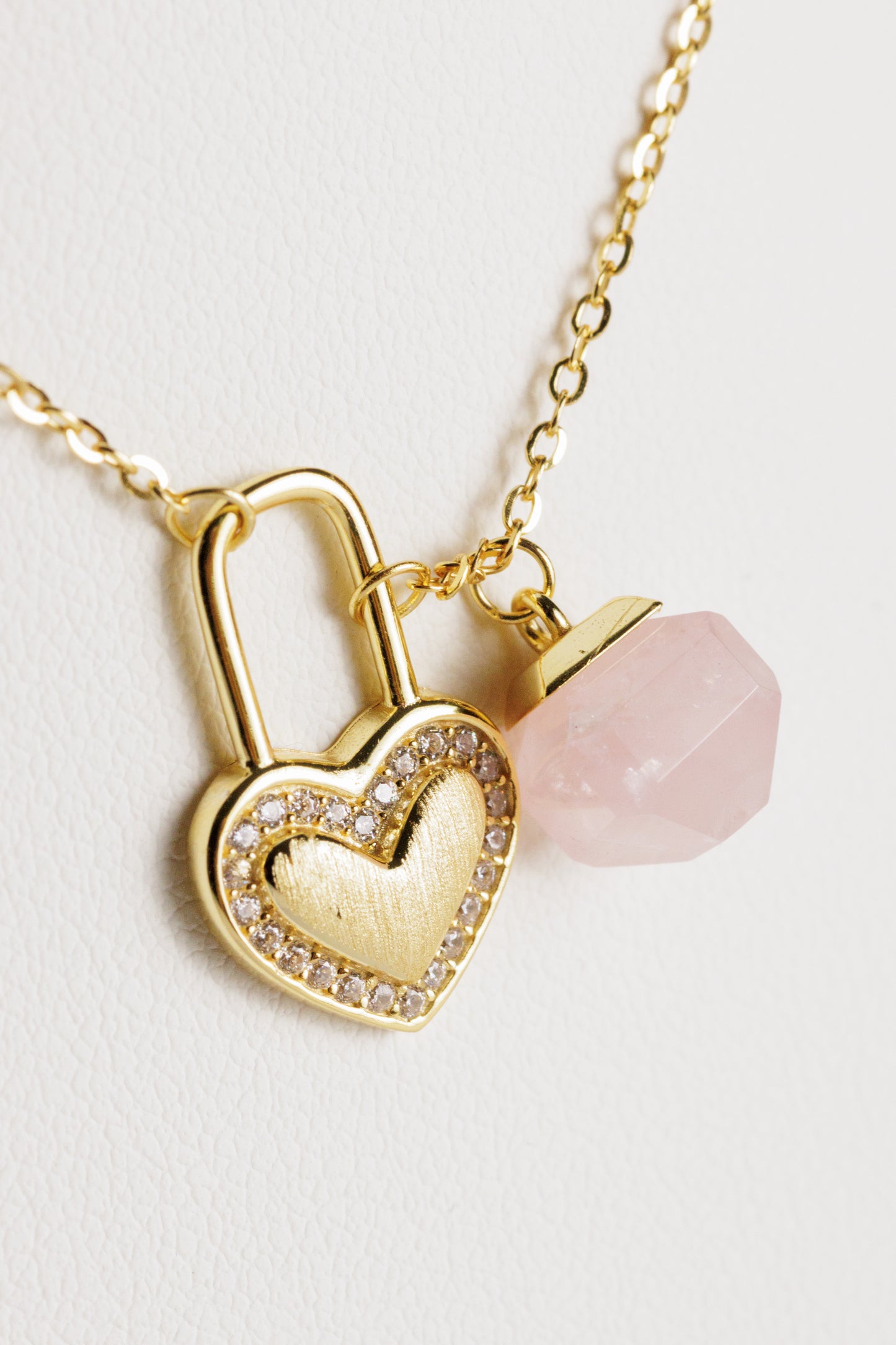 Colgante Amuleto Amor Candado Corazón Cuarzo Rosa Plata De Ley Aruale Joyas