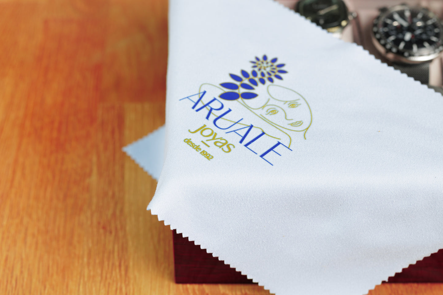 Aruale Joyas Estuche Lujo Relojes Acabado Madera Caoba 12 Compartimentos Ideal Regalo para Coleccionistas y Amantes de Relojes con Tapa de Cristal Interior de Terciopelo Caja y Gamuza Incluidos